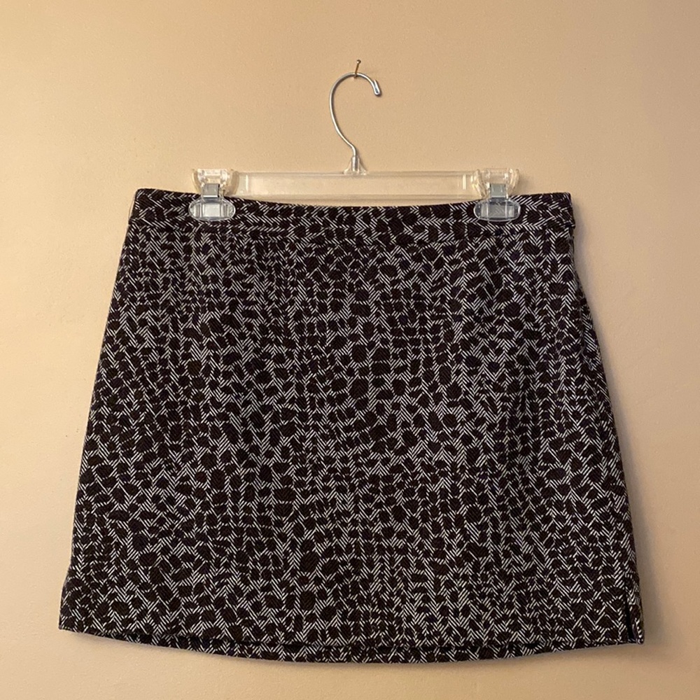 DESIGNER Preppy skirt! Size 8, silk lined, never worn,